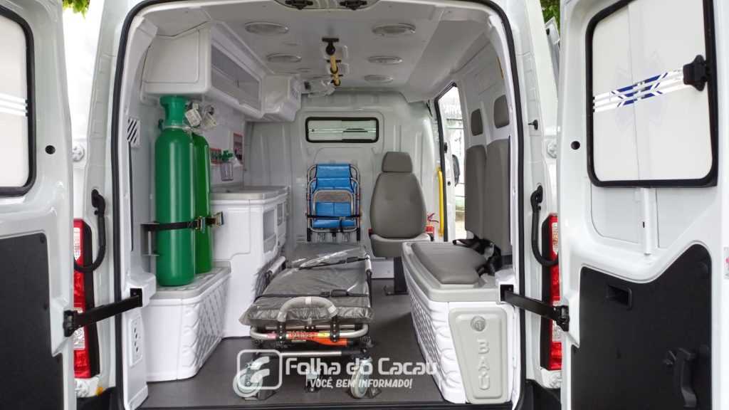 Camacã: Prefeito Paulo do Gás apresenta ambulância moderna para a população
